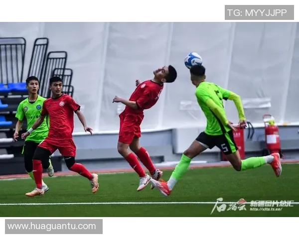 足球狂兵：在绿茵场上拼搏奋斗的热血青春与梦想之旅